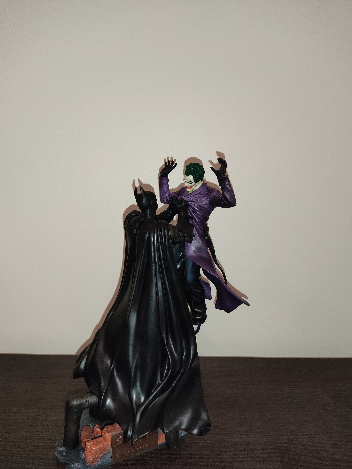 Batman Vs. Joker Diorama (Arkham Version)