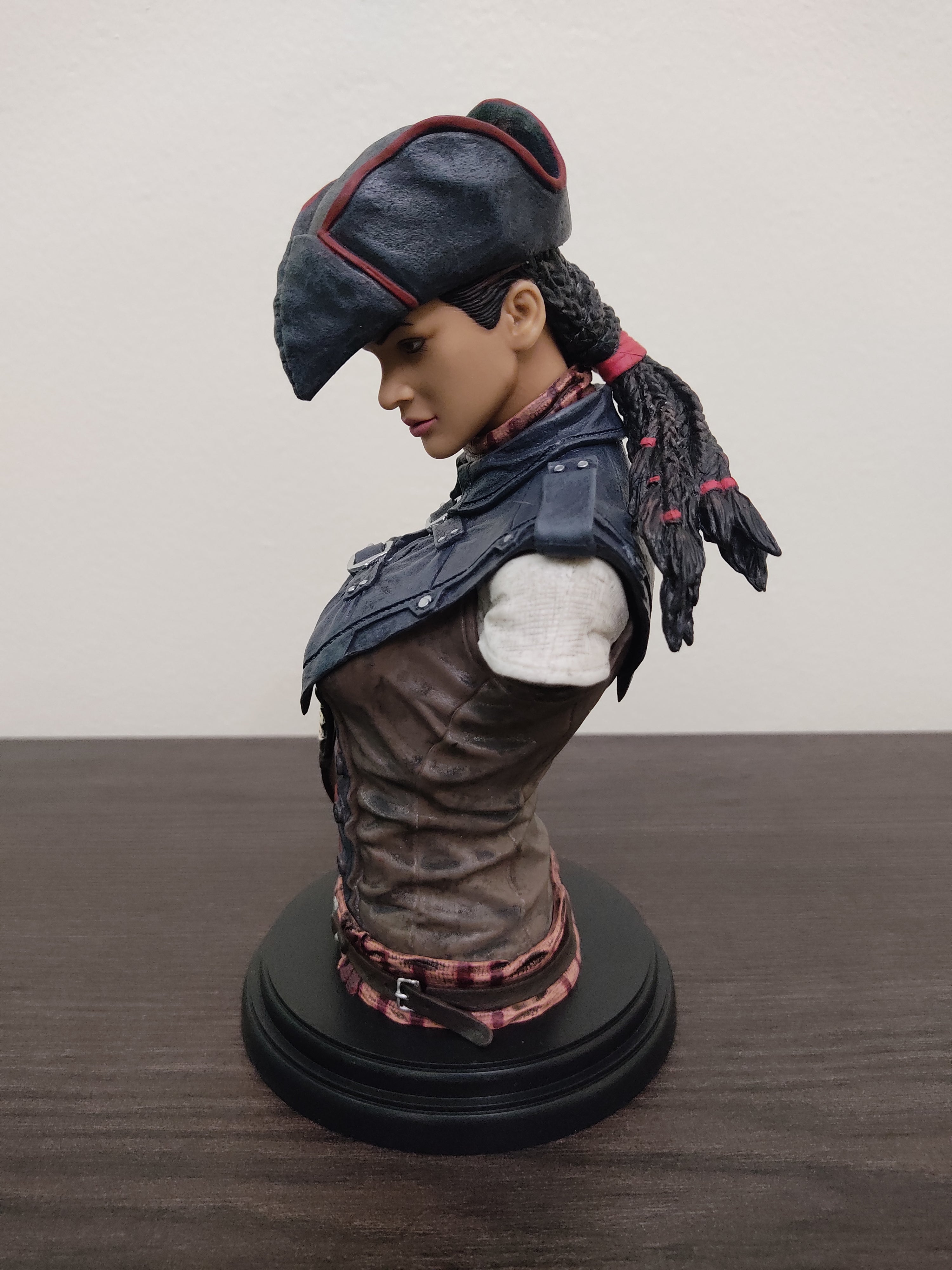 Assassin's creed aveline sales statue